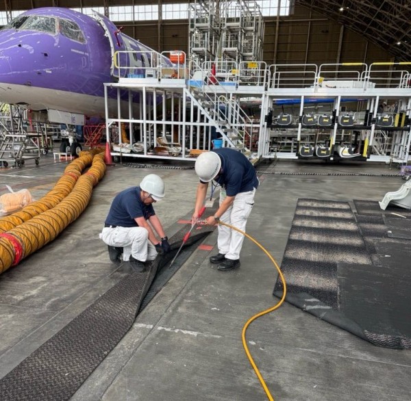 【飛翔虫対策】某空港施設内  防虫駆除施工サムネイル